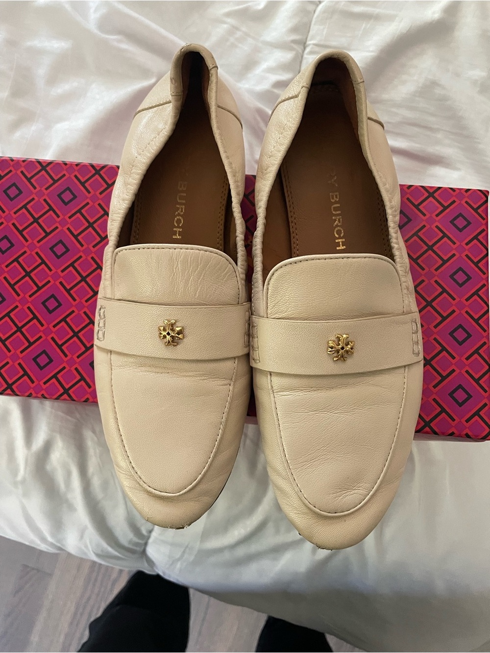 Tory Burch Cream Leather Ballet Driving Loafers with Gold Logo